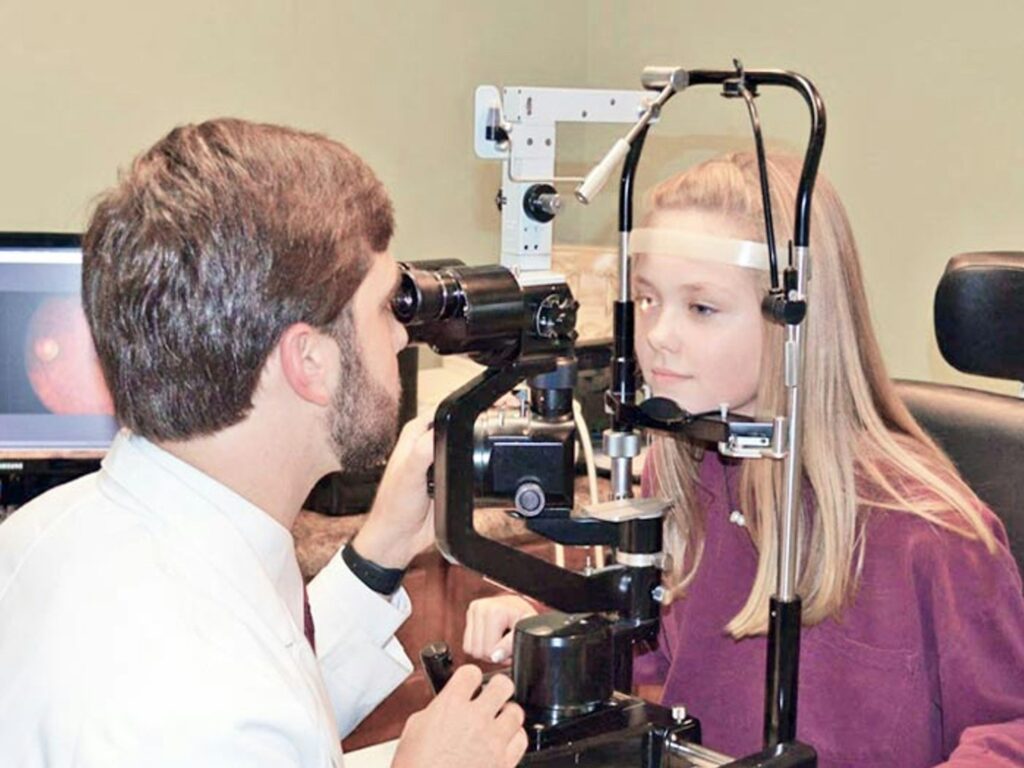 How Digital Screens Impact Eye Health and Solutions That Help